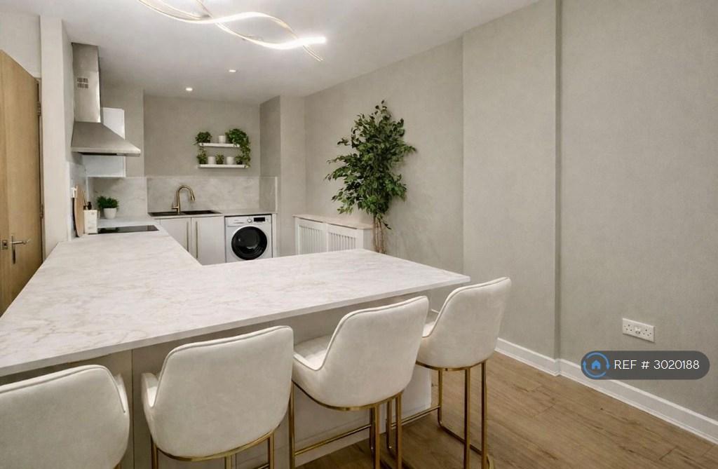 Apartment in Ruislip - View 5