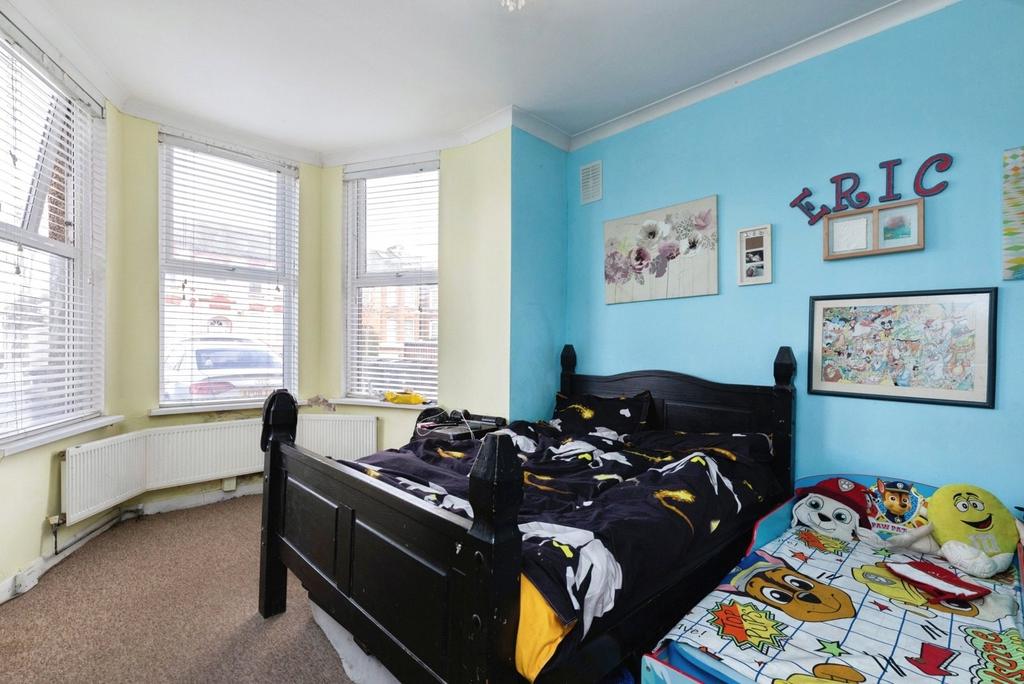 Apartment in Ilford - View 3