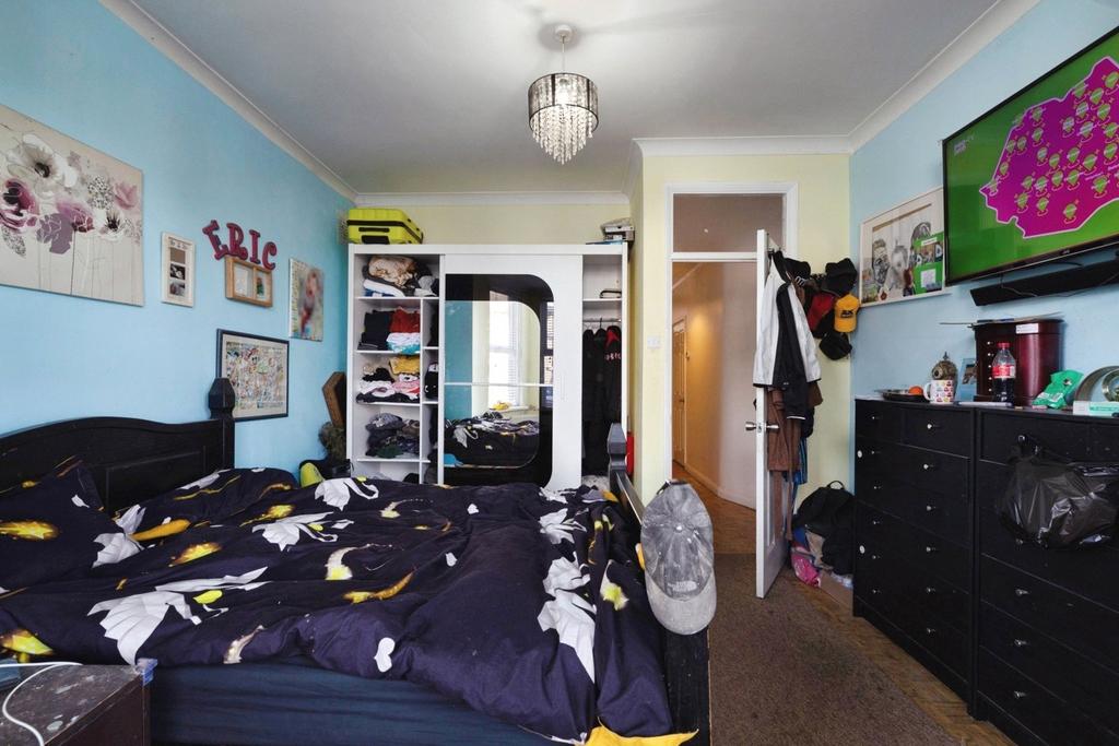 Apartment in Ilford - More