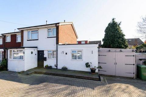 Studio to rent, Aintree Close, Uxbridge
