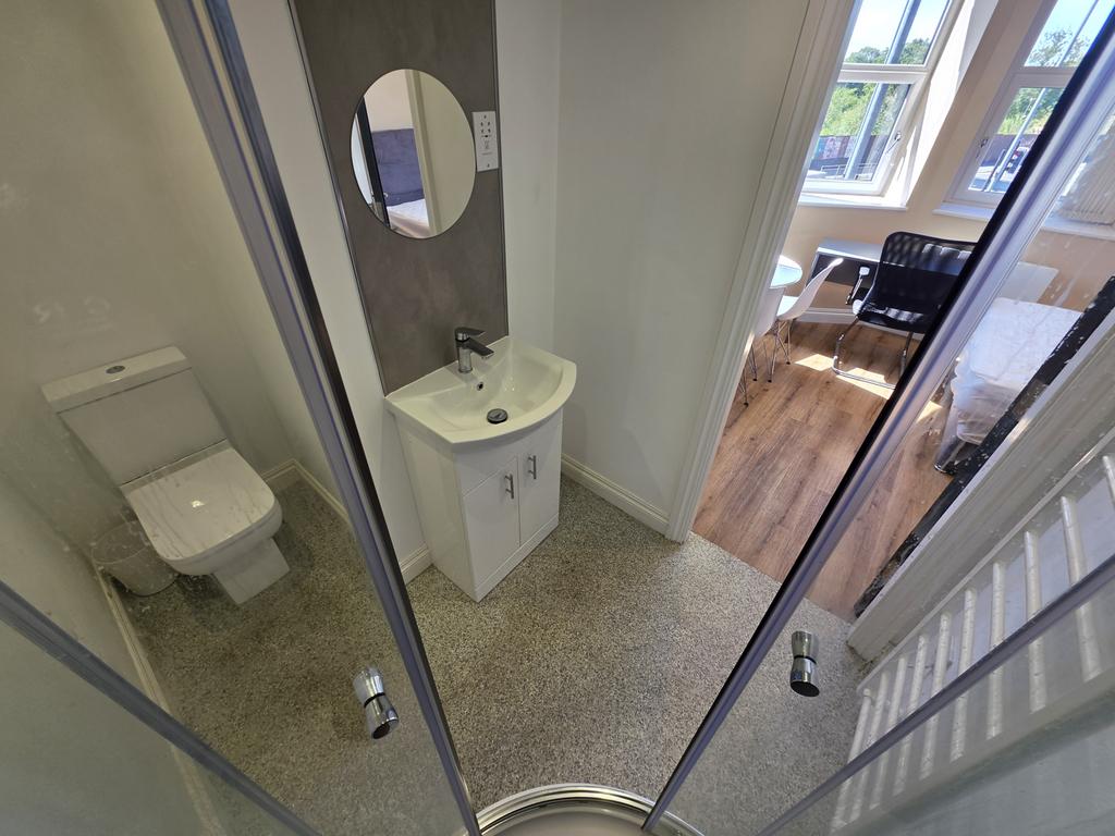 Apartment in Manchester, Victoria Park, Rusholme - View 4