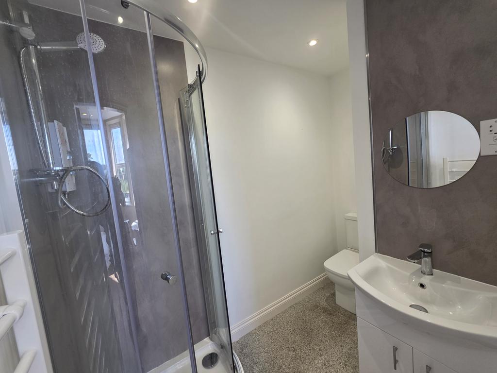 Apartment in Manchester, Victoria Park, Rusholme - View 5