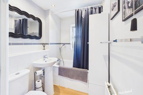 undefined, Whitebeam Close, Weston Turville