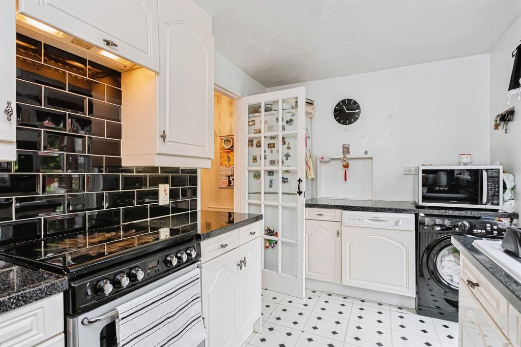 House in Burgess Hill, World's End - View 3