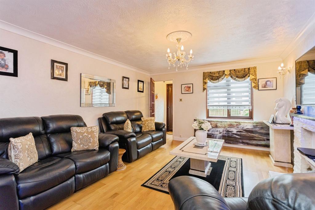 House in Burgess Hill, World's End - View 4