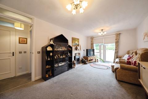 1 bedroom apartment for sale, Cedar Court (Addlestone), Addlestone KT15