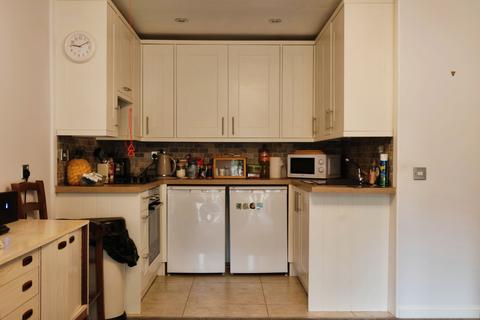 1 bedroom apartment for sale, Cedar Court (Addlestone), Addlestone KT15