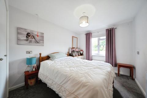 1 bedroom apartment for sale, Cedar Court (Addlestone), Addlestone KT15
