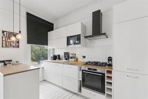 3 bedroom flat for sale, Chiswick Lane, London, W4