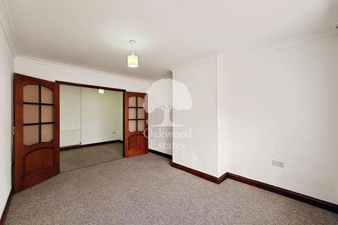 5 bedroom semi-detached house to rent, Norfolk Avenue, Slough SL1