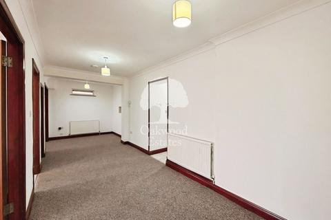 5 bedroom semi-detached house to rent, Norfolk Avenue, Slough SL1