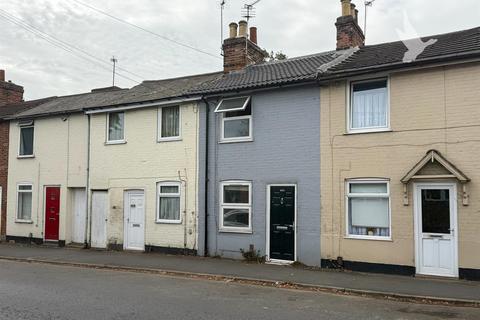 2 bedroom terraced house to rent, Barrack Street, Colchester