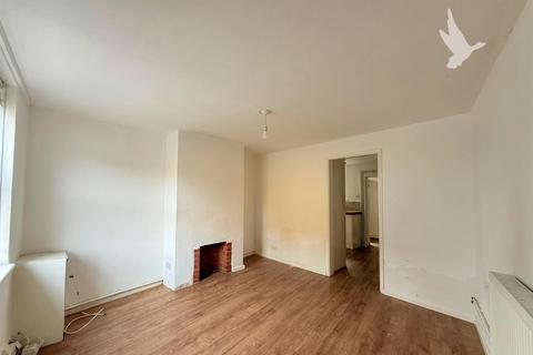 2 bedroom terraced house to rent, Barrack Street, Colchester