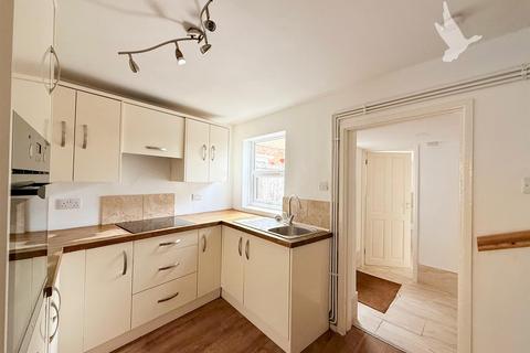 2 bedroom terraced house to rent, Barrack Street, Colchester