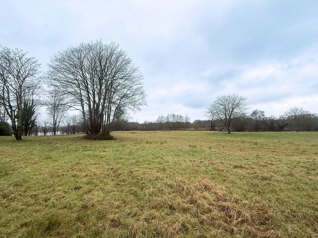 Tilthams Corner Road, Bramley GU5 - View 2