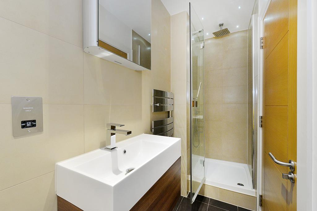 Apartment in London - More