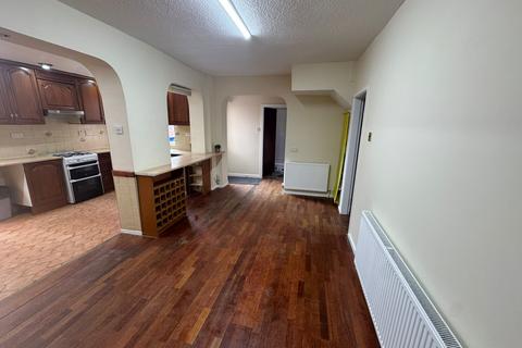 4 bedroom semi-detached house to rent, Cardinal Street, Manchester M8