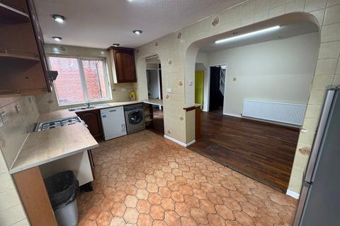 4 bedroom semi-detached house to rent, Cardinal Street, Manchester M8