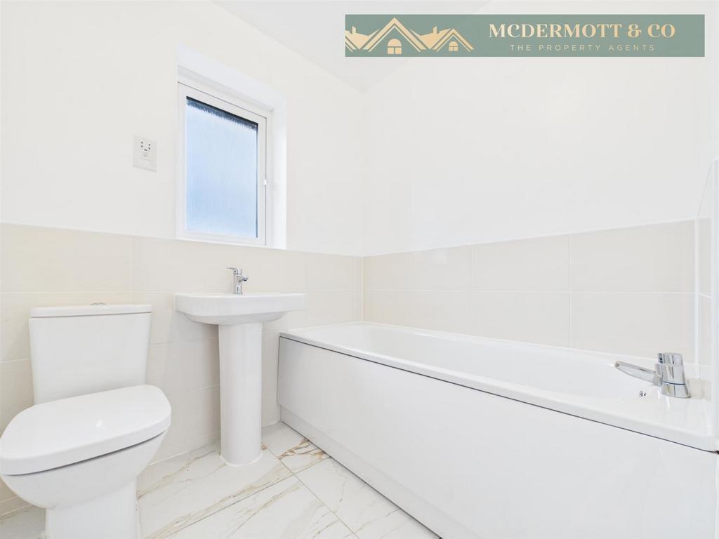 House in Tameside, Fairfield - View 4