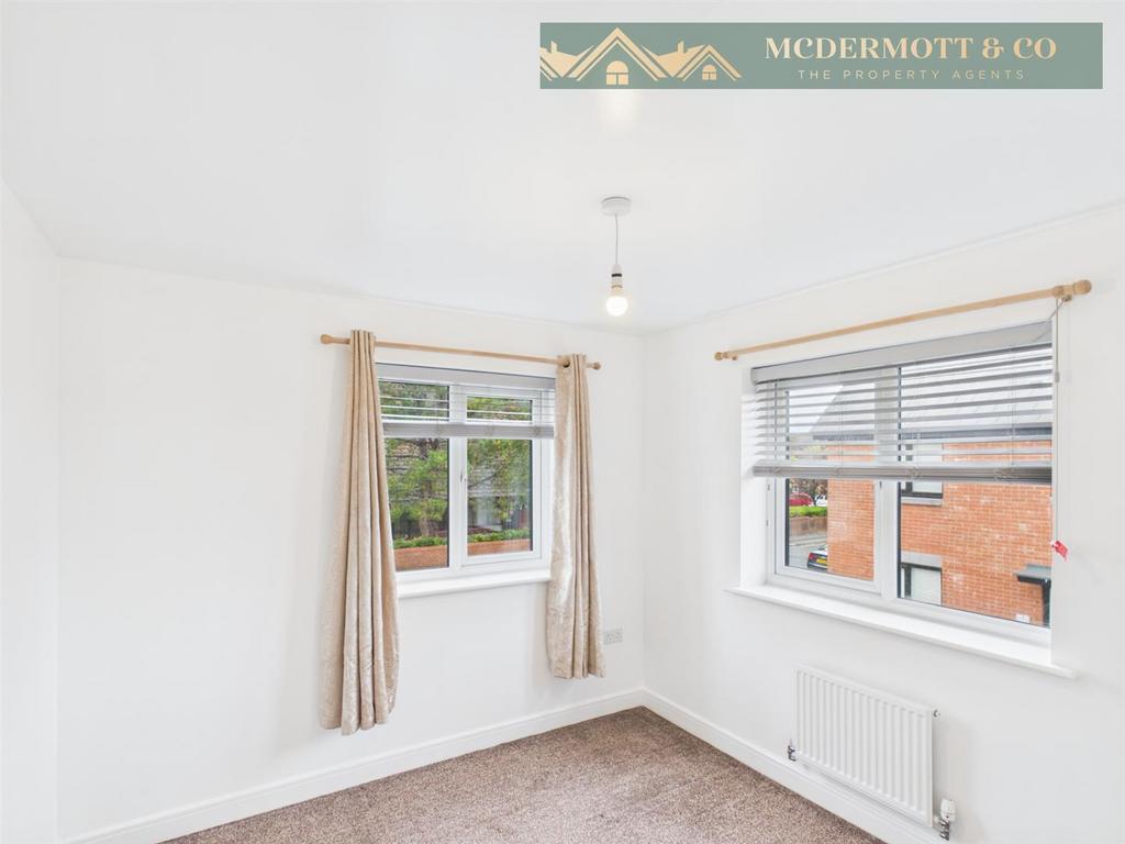 House in Tameside, Fairfield - More