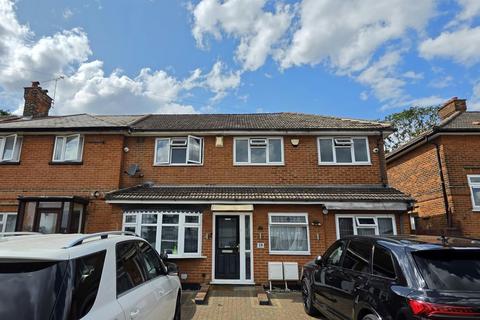 3 bedroom flat to rent, Colvin Gardens, ILFORD IG6