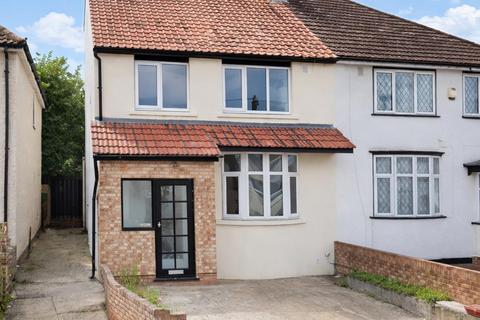 Studio to rent, Bishops Road, Hayes