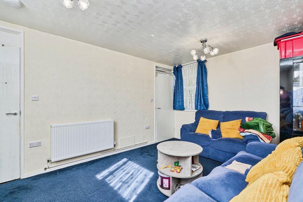 House in Wolverhampton, West Midlands - More