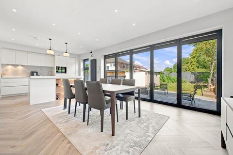 4 bedroom semi-detached house to rent, Altrincham Road, Brooklands, M23