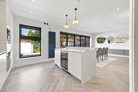 4 bedroom semi-detached house to rent, Altrincham Road, Brooklands, M23