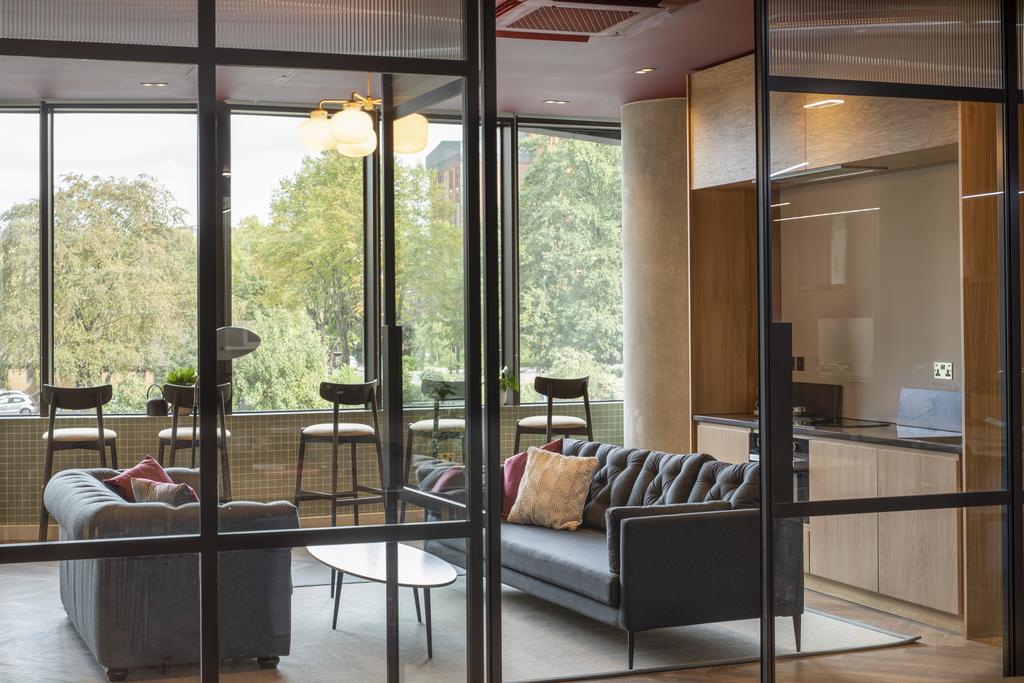 Apartment in Croydon - More