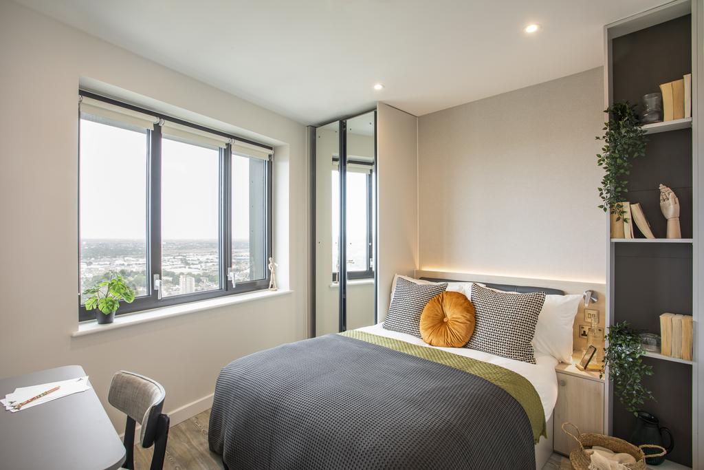 Apartment in Croydon - More