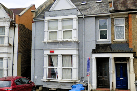 2 bedroom flat to rent, 19a Acton Lane