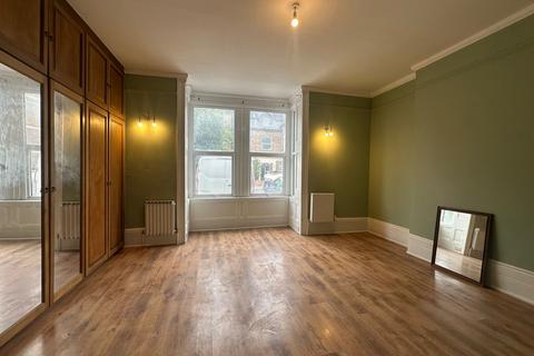 2 bedroom flat to rent, 19a Acton Lane