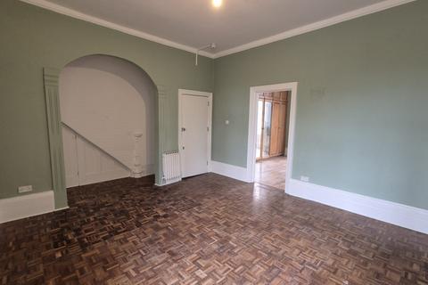 2 bedroom flat to rent, 19a Acton Lane
