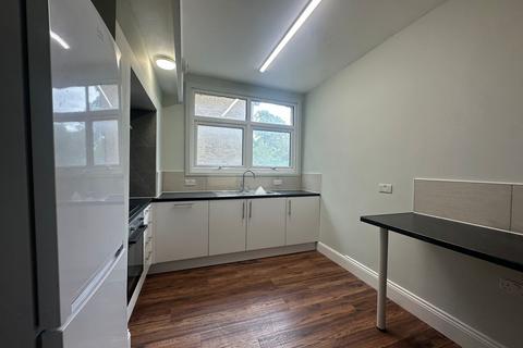 2 bedroom flat to rent, 19a Acton Lane