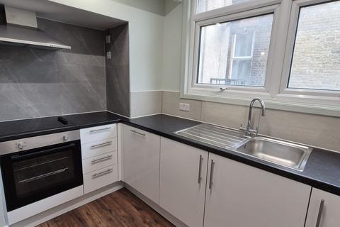 2 bedroom flat to rent, 19a Acton Lane