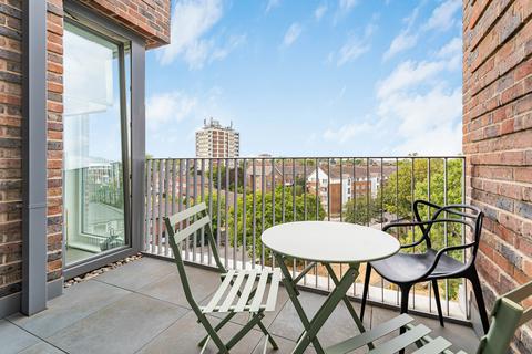 2 bedroom apartment for sale, Stamford Road, London, N15