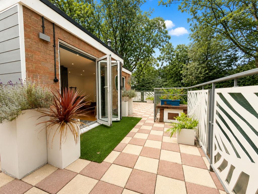 Apartment in Dorset - View 3