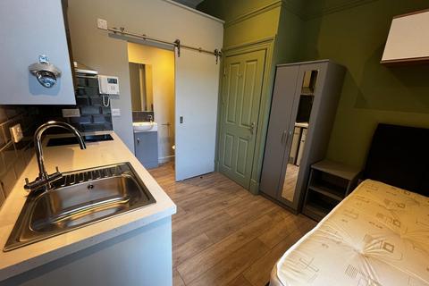 1 bedroom house to rent, Walter Road, City Centre, Swansea