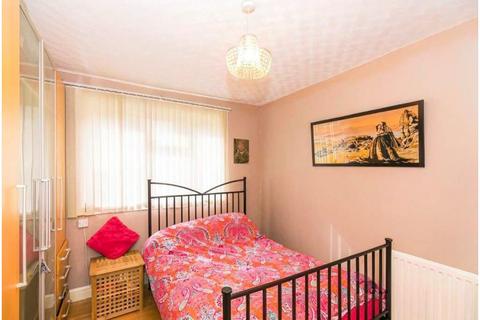 3 bedroom flat for sale, Watford Way, London, NW4