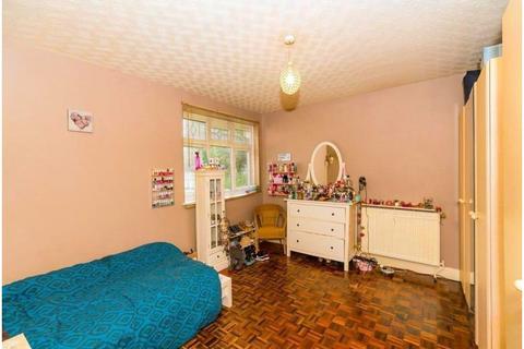 3 bedroom flat for sale, Watford Way, London, NW4