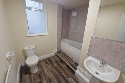2 bedroom flat to rent, Red Bank Road, Bispham, Blackpool, FY2