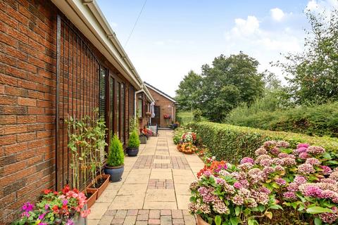 3 bedroom detached bungalow for sale, Birshaw Close, Oldham Road, Shaw, Oldham, OL2