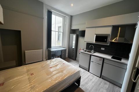 1 bedroom house to rent, Walter Road, City Centre, Swansea