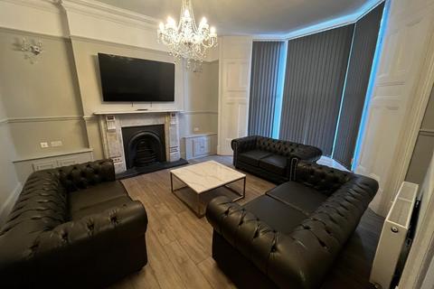 1 bedroom house to rent, Walter Road, City Centre, Swansea