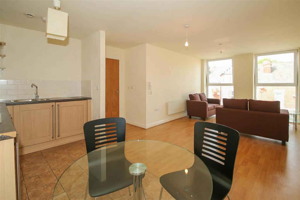 Apartment in Salford, Greater Manchester - View 4