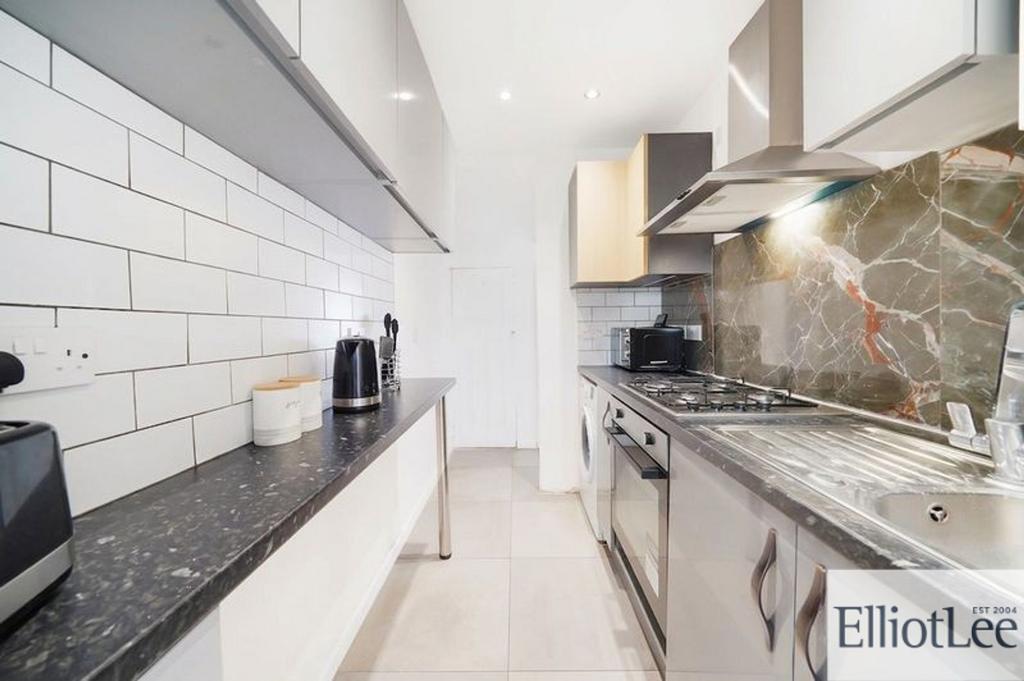 House in Harrow - View 5