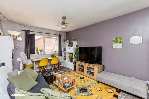 2 bedroom flat for sale, Laurel Walk, Horsham, RH13