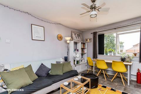 2 bedroom flat for sale, Laurel Walk, Horsham, RH13