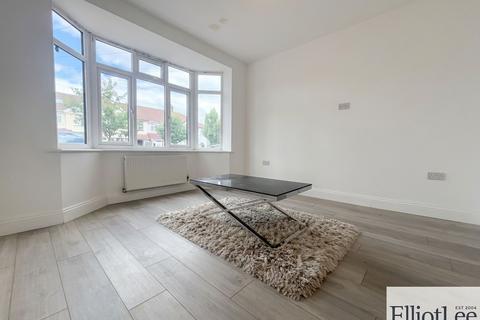 2 bedroom maisonette to rent, Somerset Road, Southall UB1